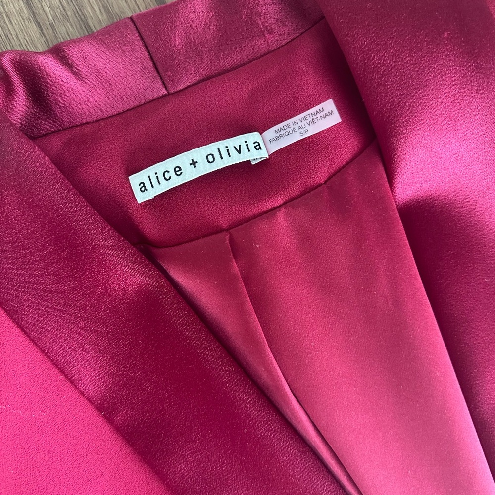 ALICE + OLIVIA Denny Notch Blazer in Raspberry - Picture 4 of 5